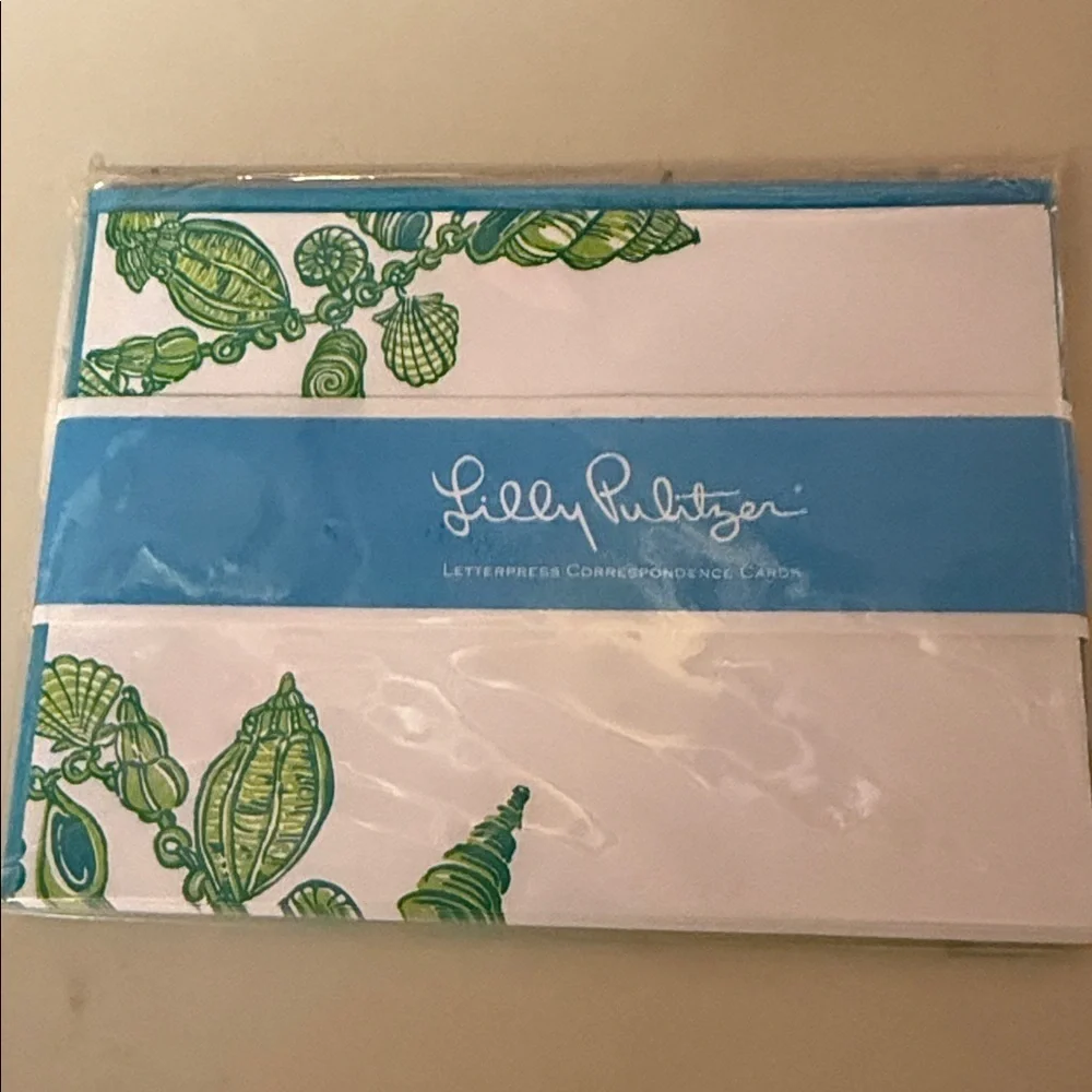 Lilly Pulitzer 12 correspondence cards & 14 envelopes +pen in Fallin in love